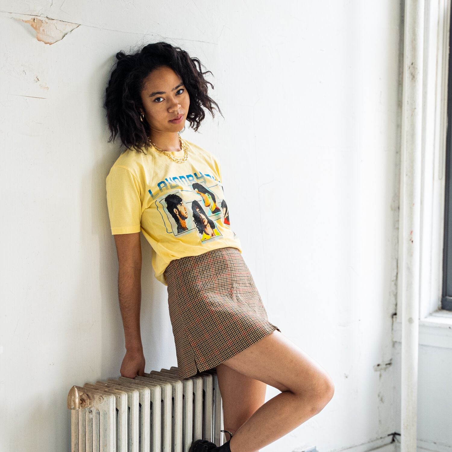 LAUNDRY DAY 80's Vibes T-Shirt